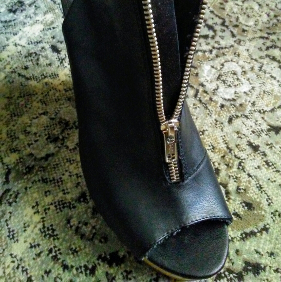 Simply Vera by Vera Wang Wedge Booties - Picture 3 of 8